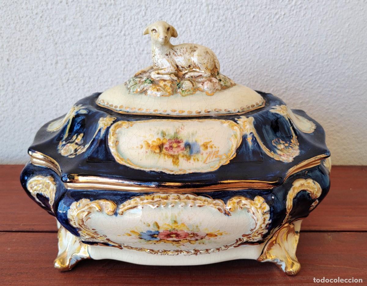 Antig&uuml;edades: Antiguo joyero/ caja de porcelana, creaci&oacute;n del ceramista de Onda A. Peyr&oacute;.