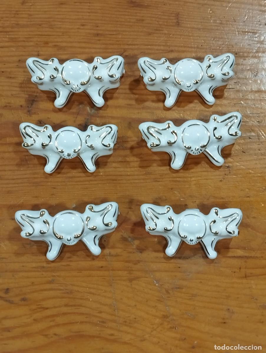 Antig&uuml;edades: SEIS 6 REPOSACUBIERTOS VINTAGE EN PORCELANA POLICROMADA.