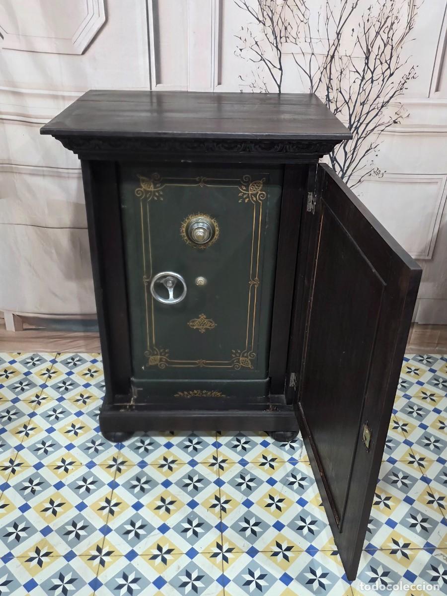 Antig&uuml;edades: Caja fuerte de hierro fundido