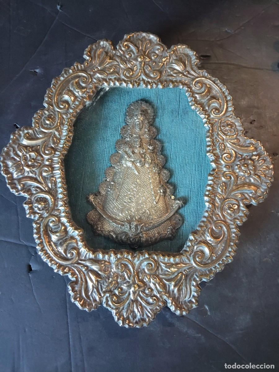 Antig&uuml;edades: Antiguo relicario Virgen del Roc&iacute;o Metal plateado