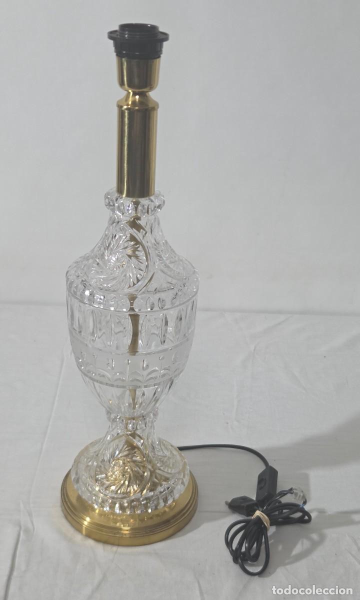 Antig&uuml;edades: Lampara de sobremesa en cristal o vidrio y lat&oacute;n