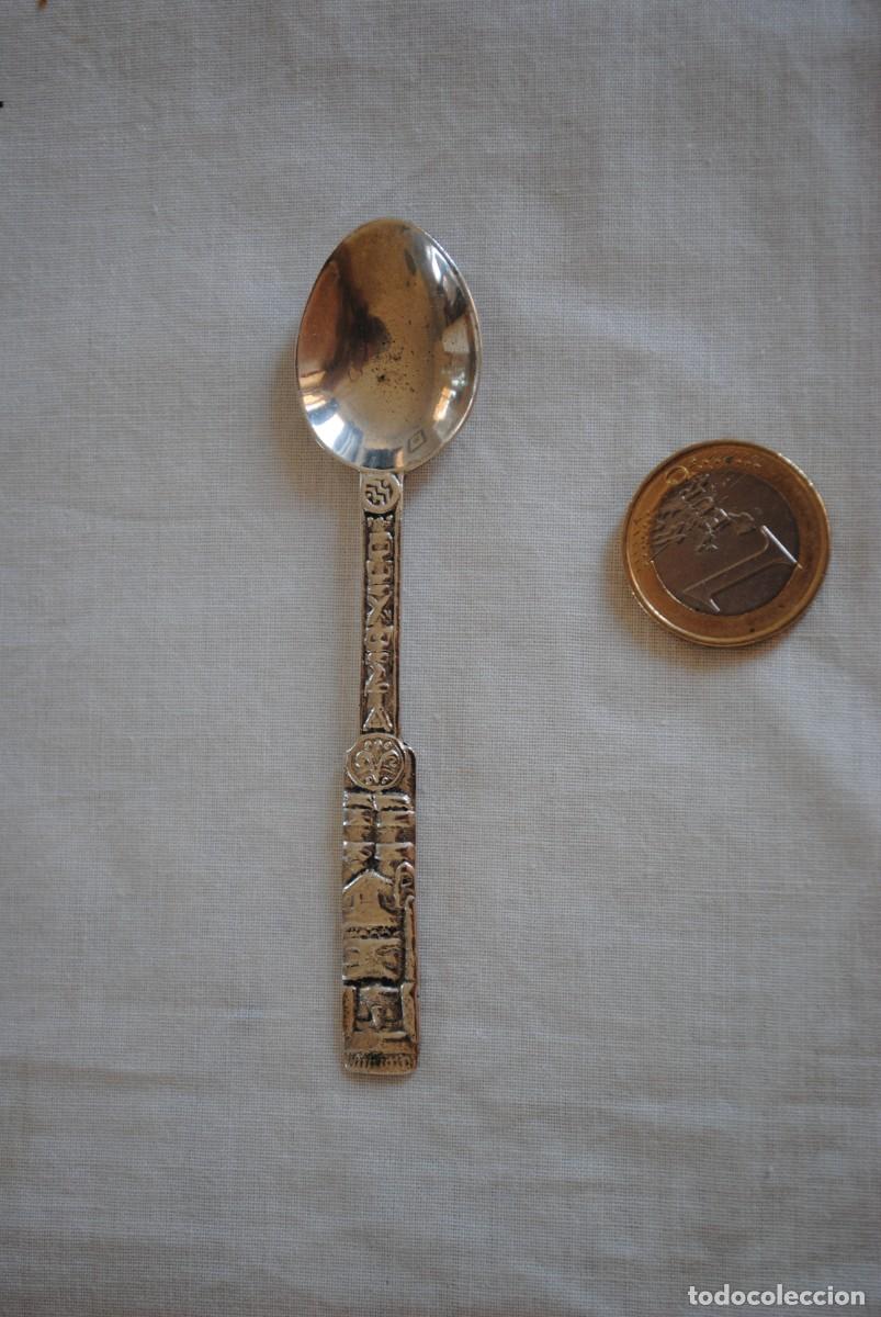 Antig&uuml;edades: CUCHARILLA DE PLATA CON GRABADO DE TOTEM MEXICANO .