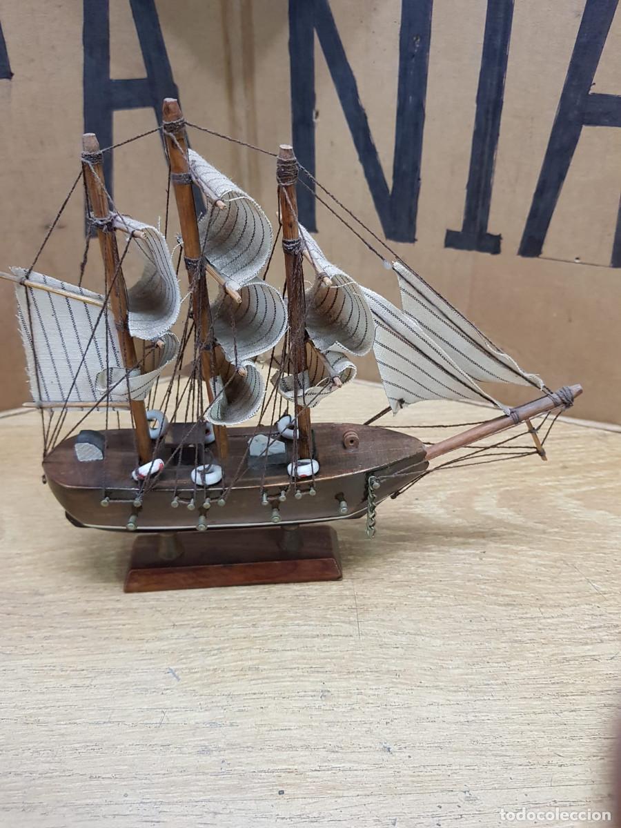 Antig&uuml;edades: MAQUETA DE VELERO DE MADERA
