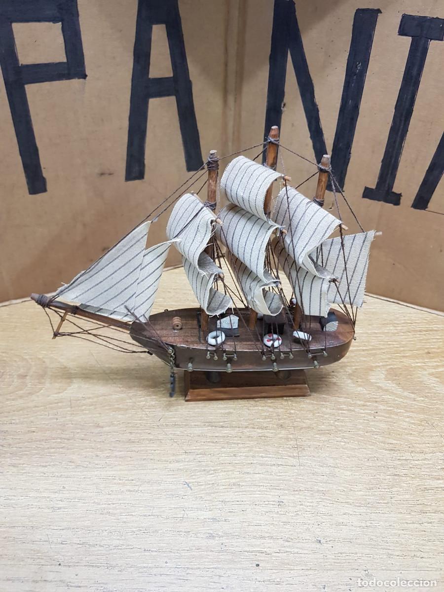 Antig&uuml;edades: MAQUETA DE VELERO DE MADERA - Foto 2