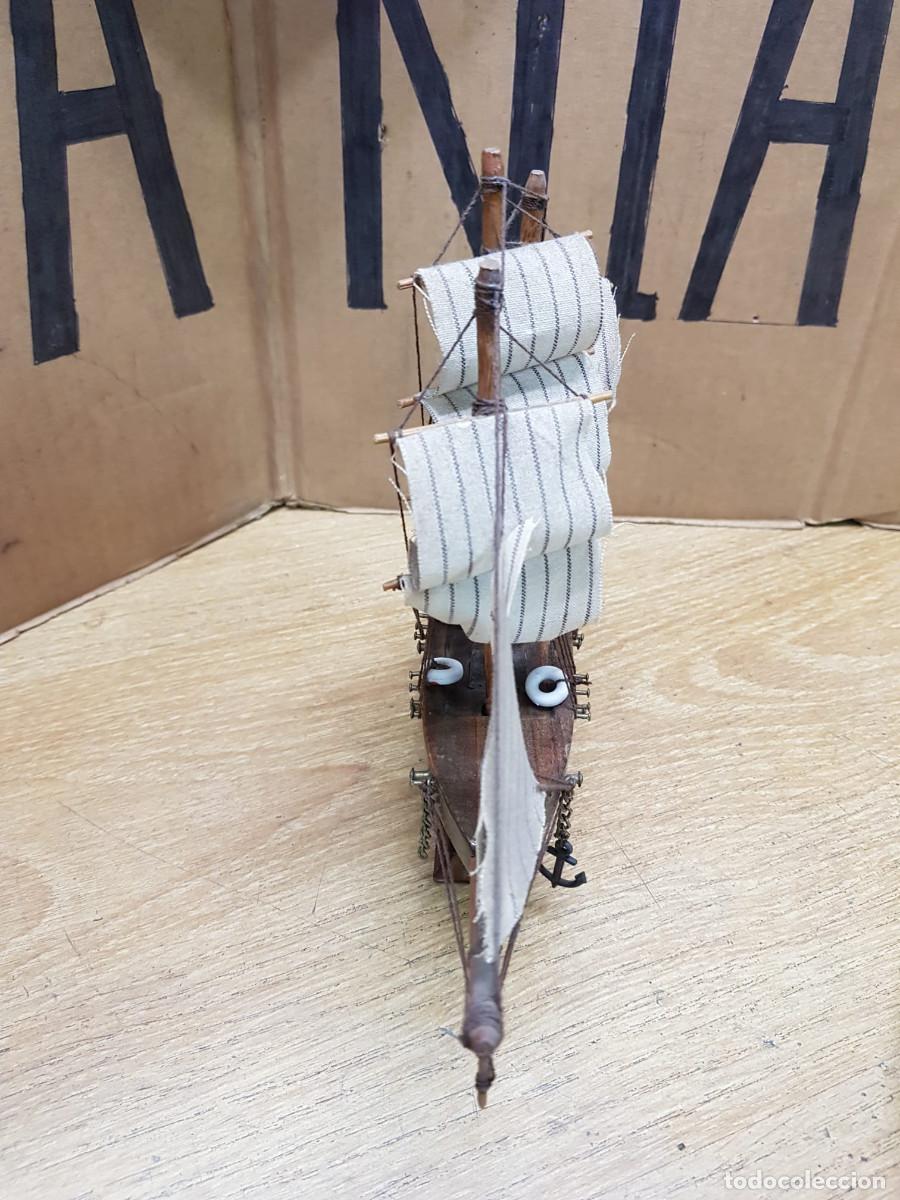 Antig&uuml;edades: MAQUETA DE VELERO DE MADERA - Foto 3