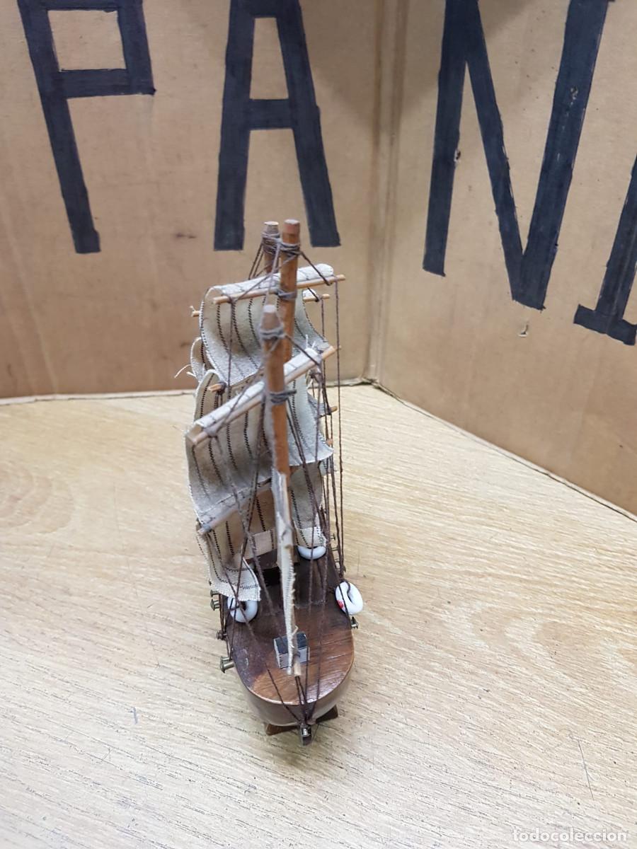 Antig&uuml;edades: MAQUETA DE VELERO DE MADERA - Foto 4