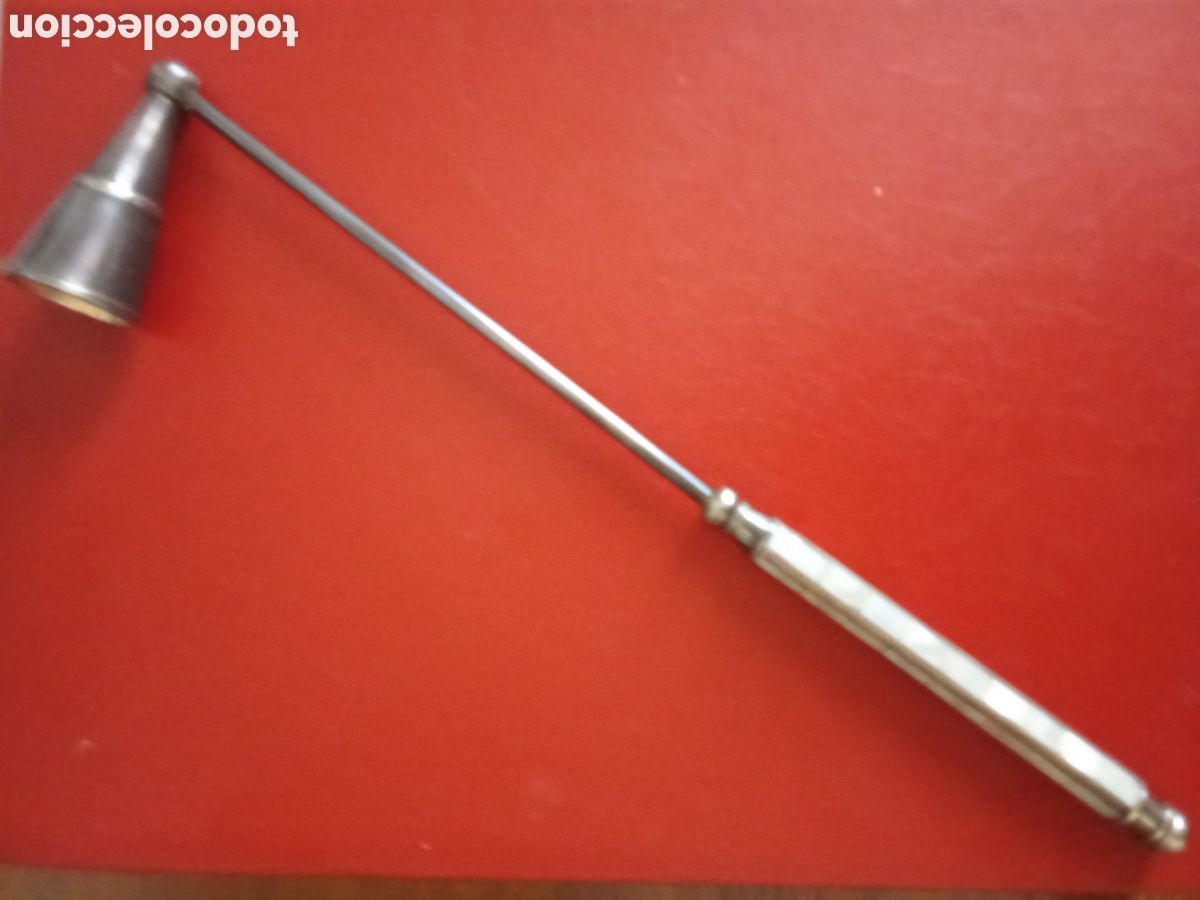 Antig&uuml;edades: Apagavelas en plata ,o metal con ba&ntilde;o de plata y nacar , desmontable ,JMJ
