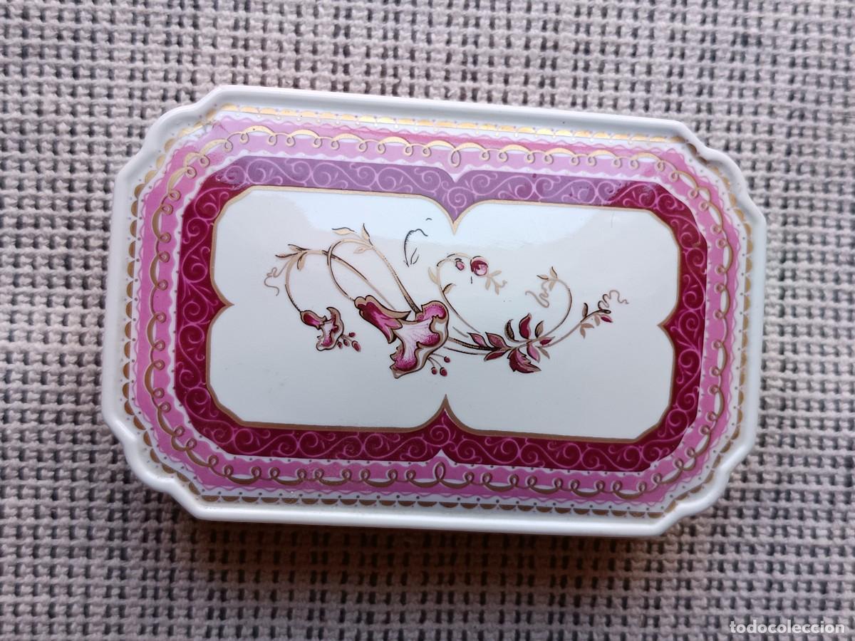 Antig&uuml;edades: Caja o joyero de porcelana Seve