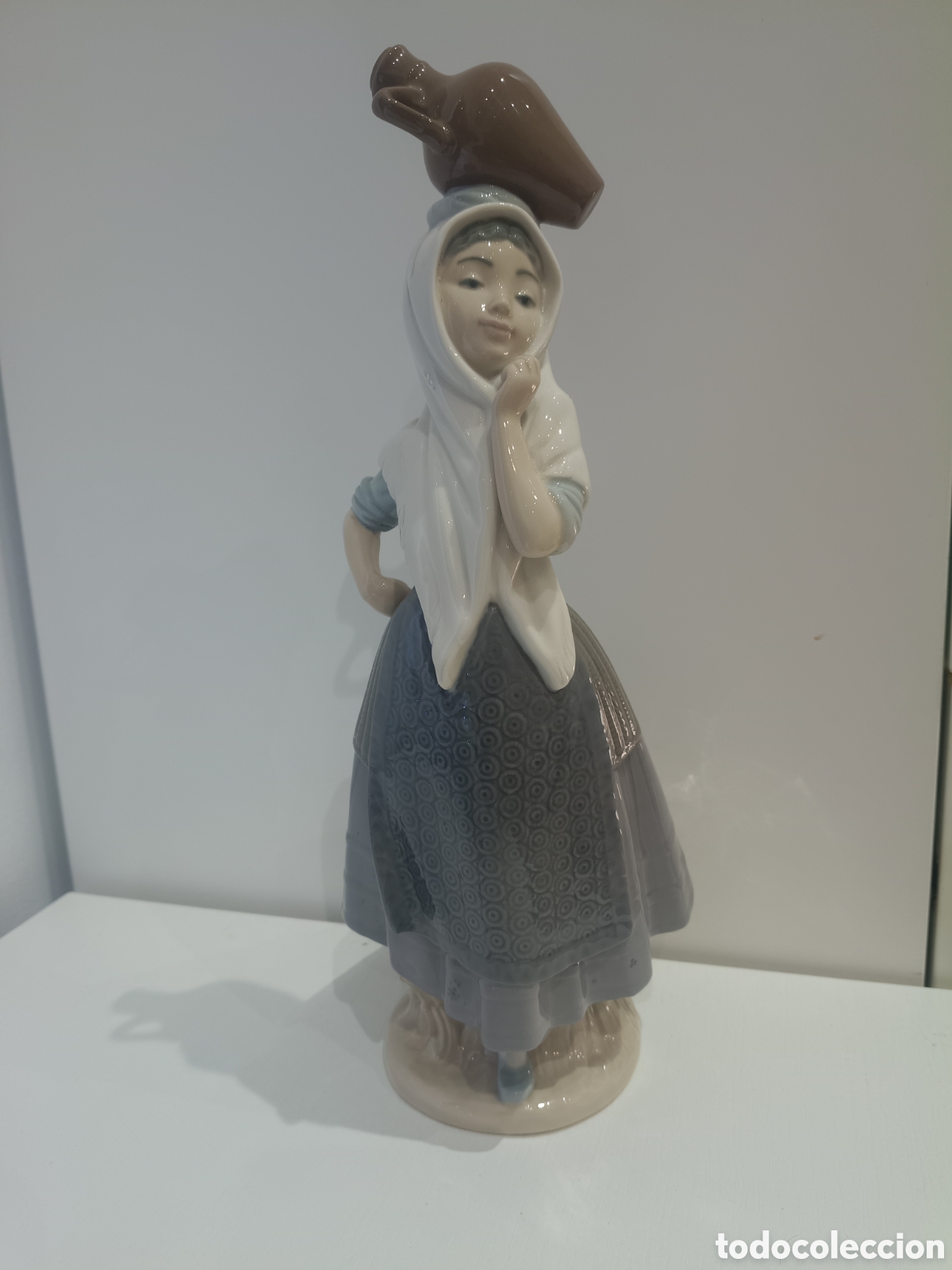 Antig&uuml;edades: NI&Ntilde;A CON CANTARO, LLADR&Oacute; NAO