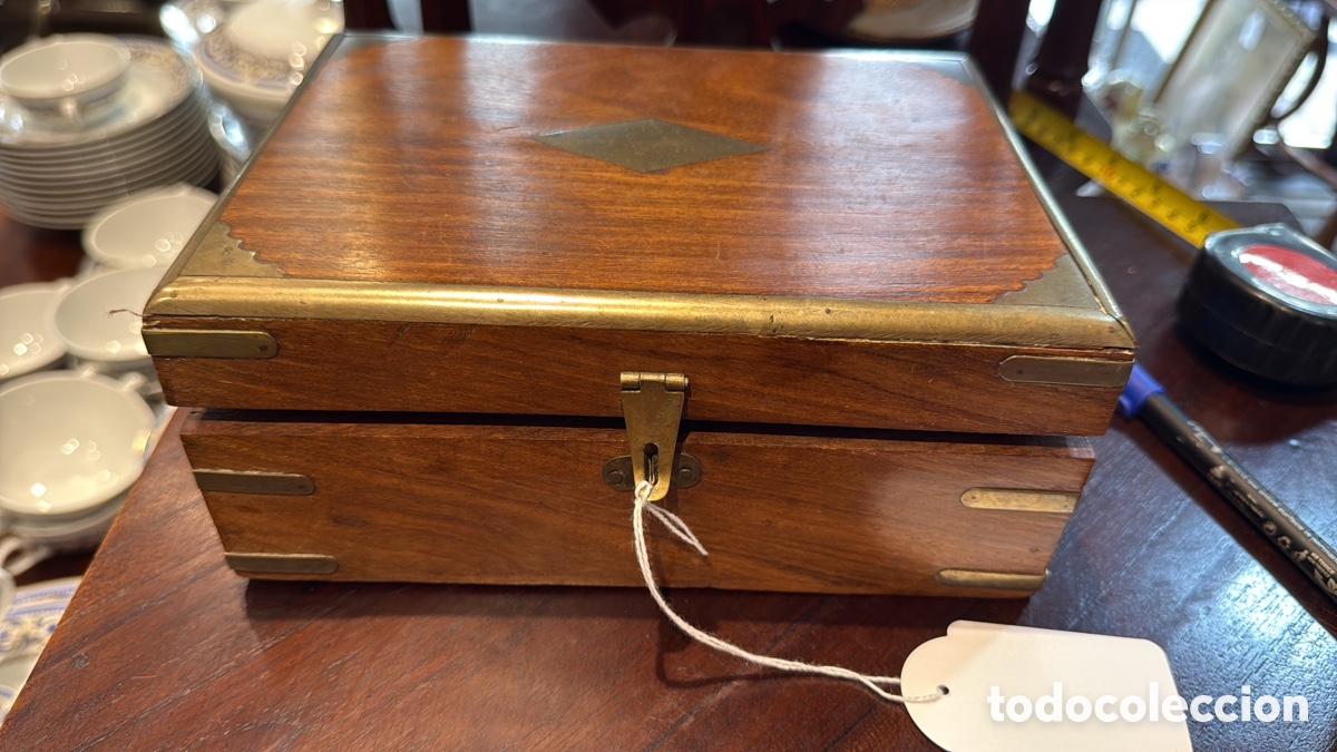 Antig&uuml;edades: CAJA MADERA BRONCE REMACHES