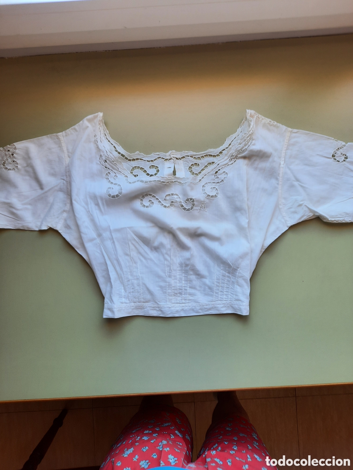 Antig&uuml;edades: Antigua camisa de mujer bordada a mano