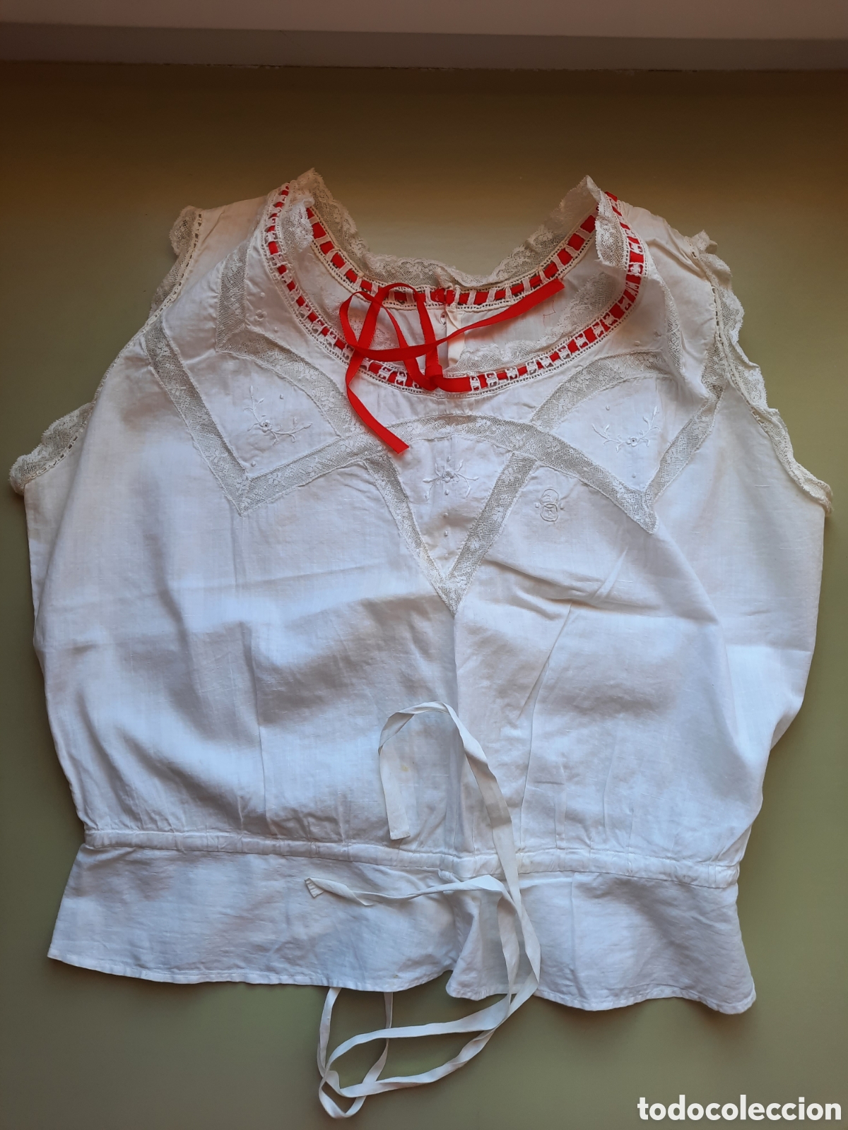 Antig&uuml;edades: Antigua camisa de mujer confeccionada y bordada a mano