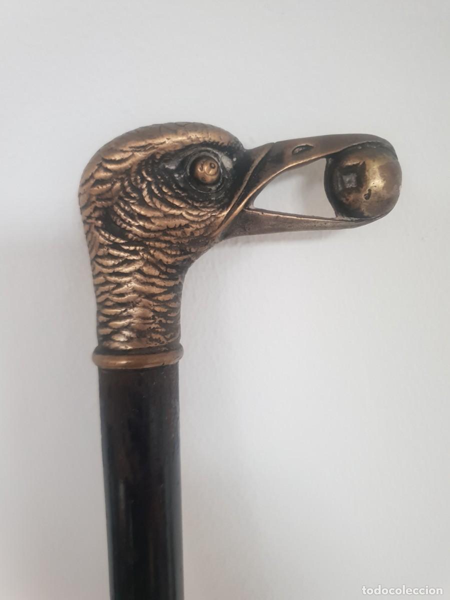 Antig&uuml;edades: Baston cabeza pajaro metal - Foto 2