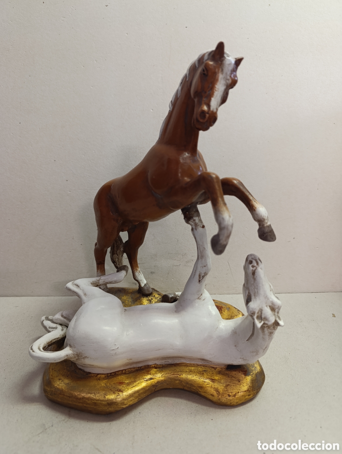 Antig&uuml;edades: FIGURA DE CABALLOS JUGANDO EN ESCAYOLA.