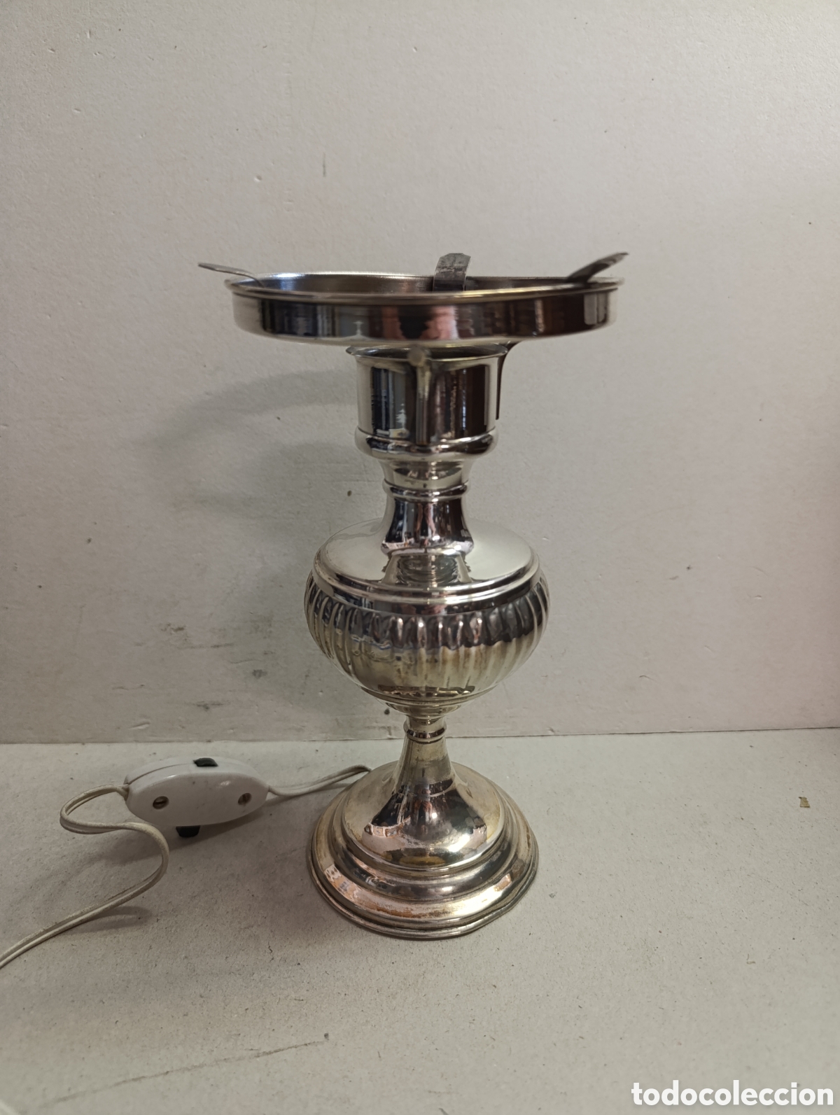 Antig&uuml;edades: PIE DE LAMPARA EN METAL. 20 CM.