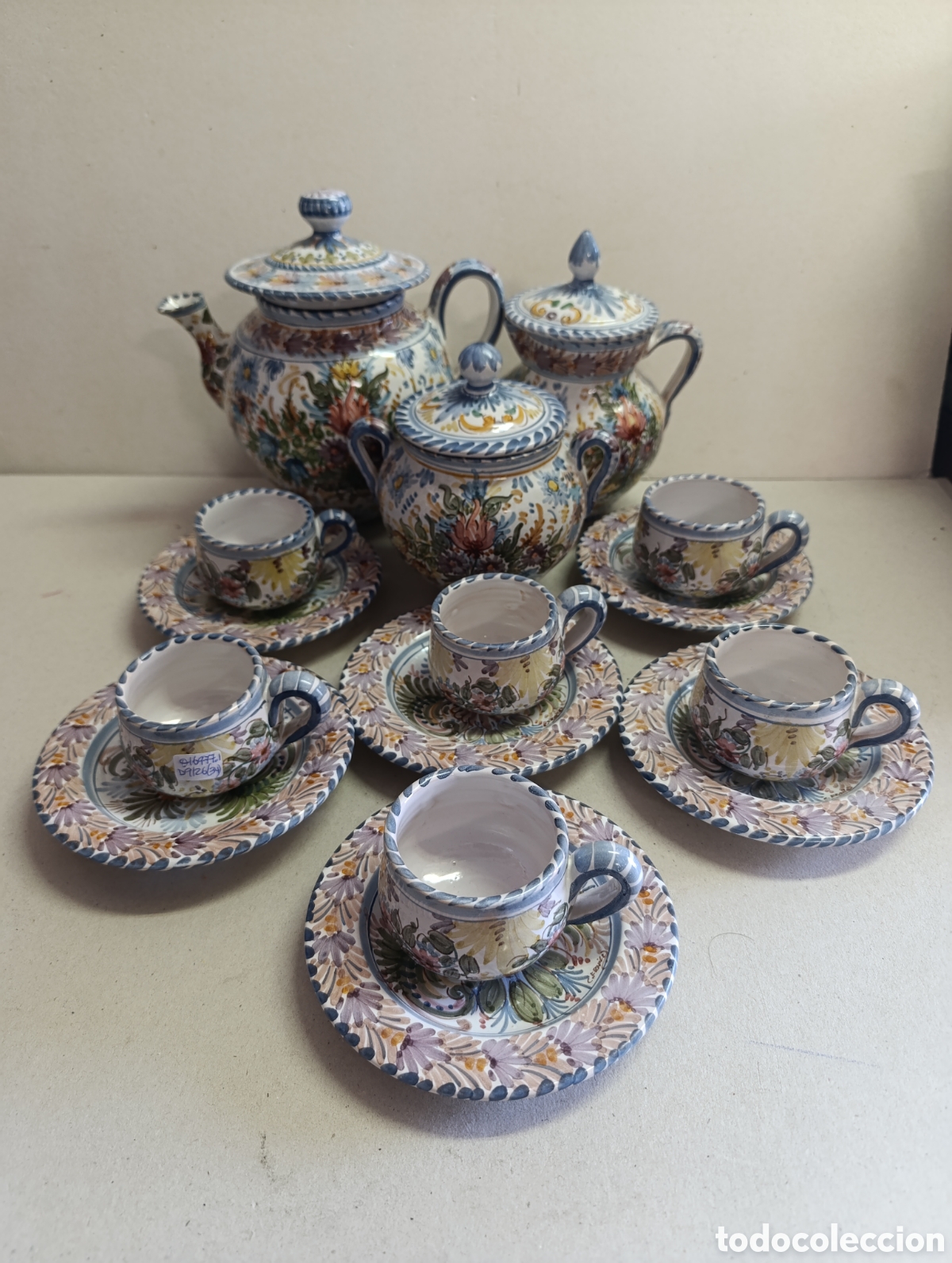 Antig&uuml;edades: JUEGO DE CAFE DE CERAMICA SEVILLARTE. DECORACION VEGETAL. FIRMADO.