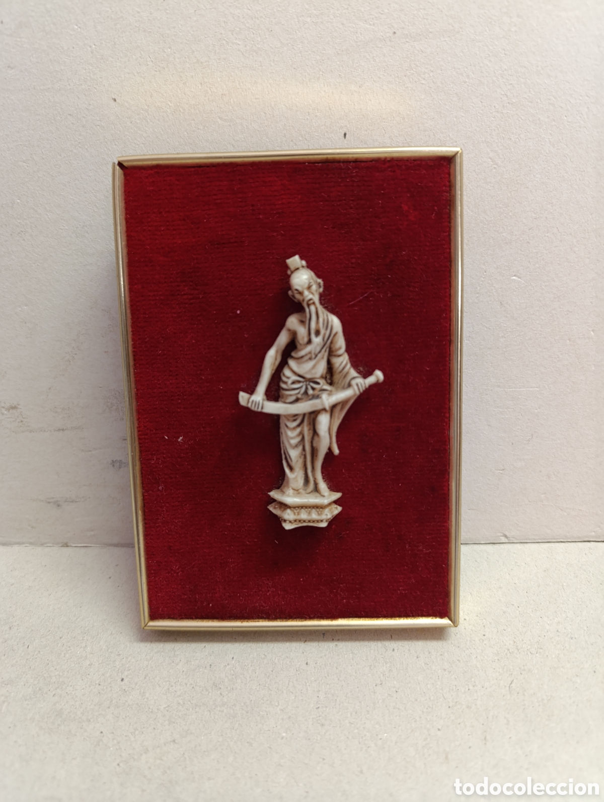 Antig&uuml;edades: FIGURA ORIENTAL DE ANCIANO. ENMARCADO.