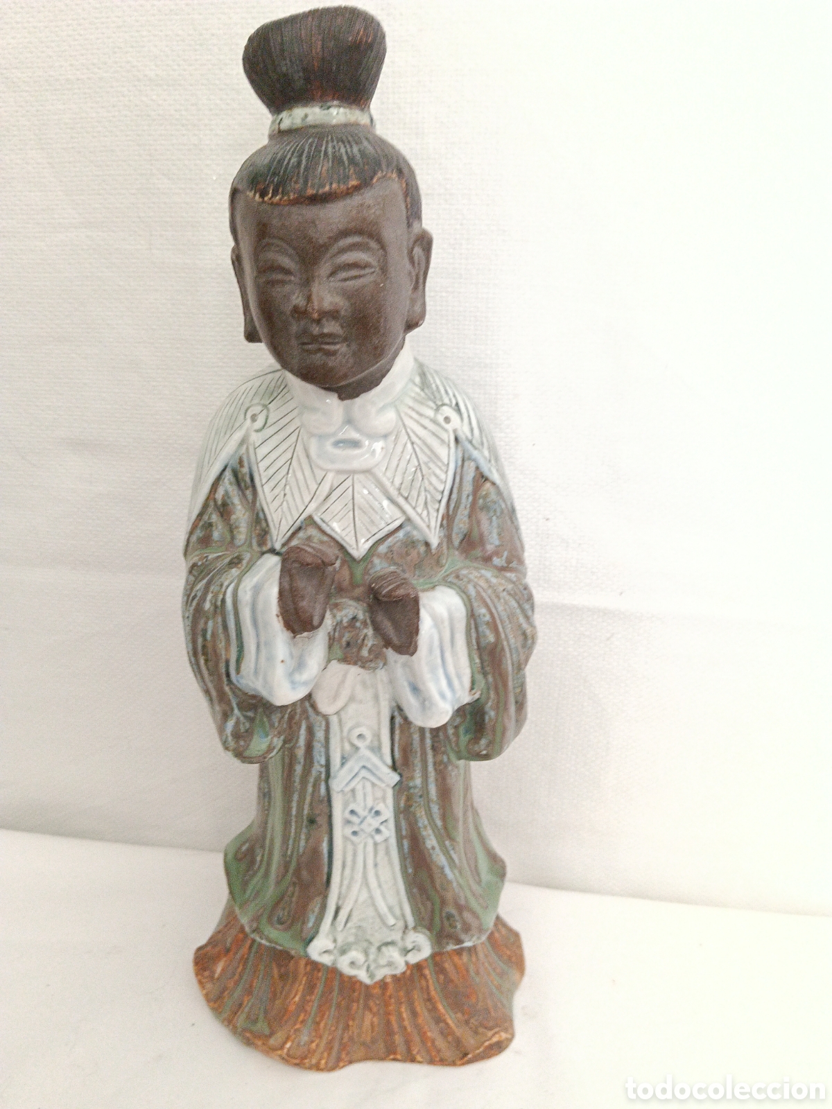 Antig&uuml;edades: Antigua figura china de mandar&iacute;n &ndash; Posible Shiwan (Shekwan) &ndash; Gres esmaltado &ndash; 30 cm