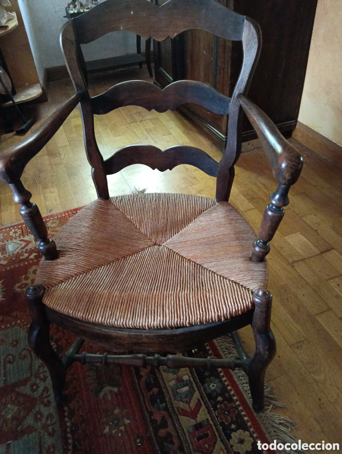 Antig&uuml;edades: Silla de brazos madera torneada y mimbre