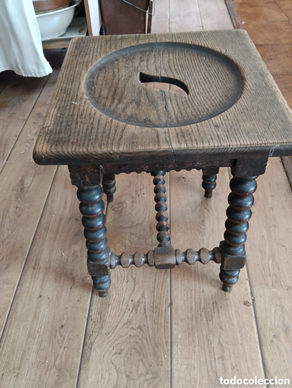 Antig&uuml;edades: Banqueta de madera tallada - Foto 1