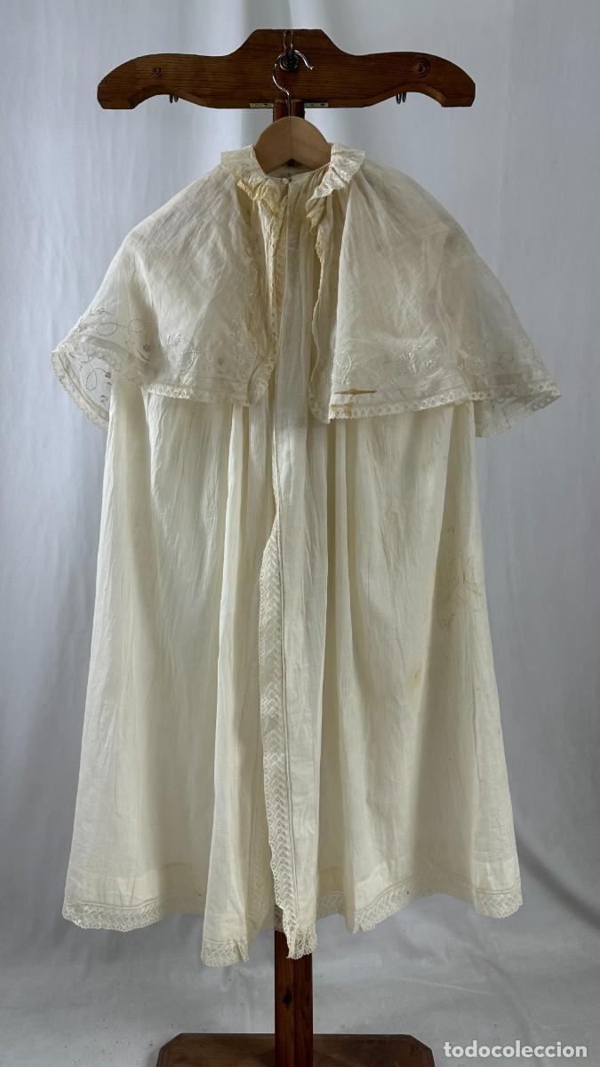 Antig&uuml;edades: Antiguo vestido de cristianar con su capa