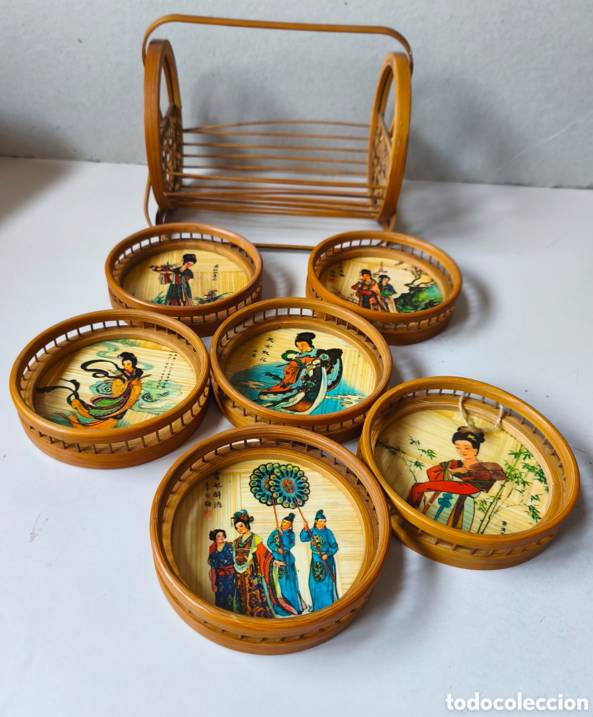Antig&uuml;edades: Juego de 6 posavasos nuevos con dibujos de geishas