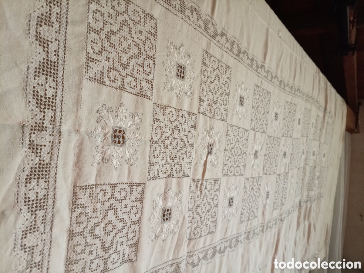 Antig&uuml;edades: Gran Mantel de Gala Antiguo en Lino con Encaje de Filet y Bordado Richelieu (3,60m) + 7 Servilletas