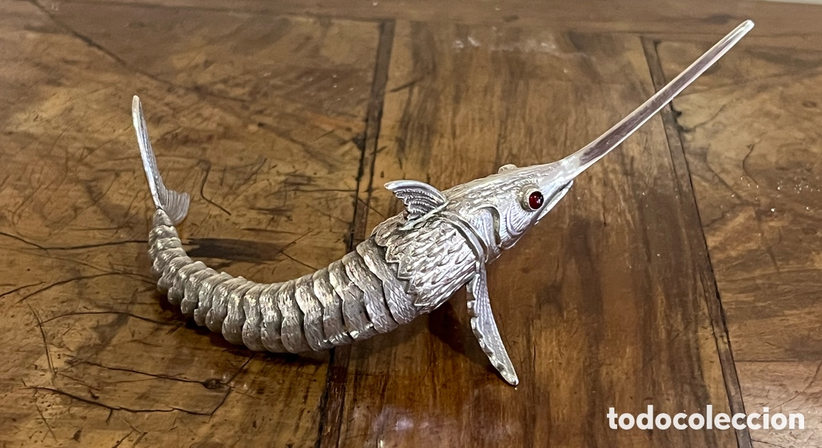 Antig&uuml;edades: PEZ ESPADA ARTICULADO, OJOS CRISTAL ROJO CABUJ&Oacute;N
