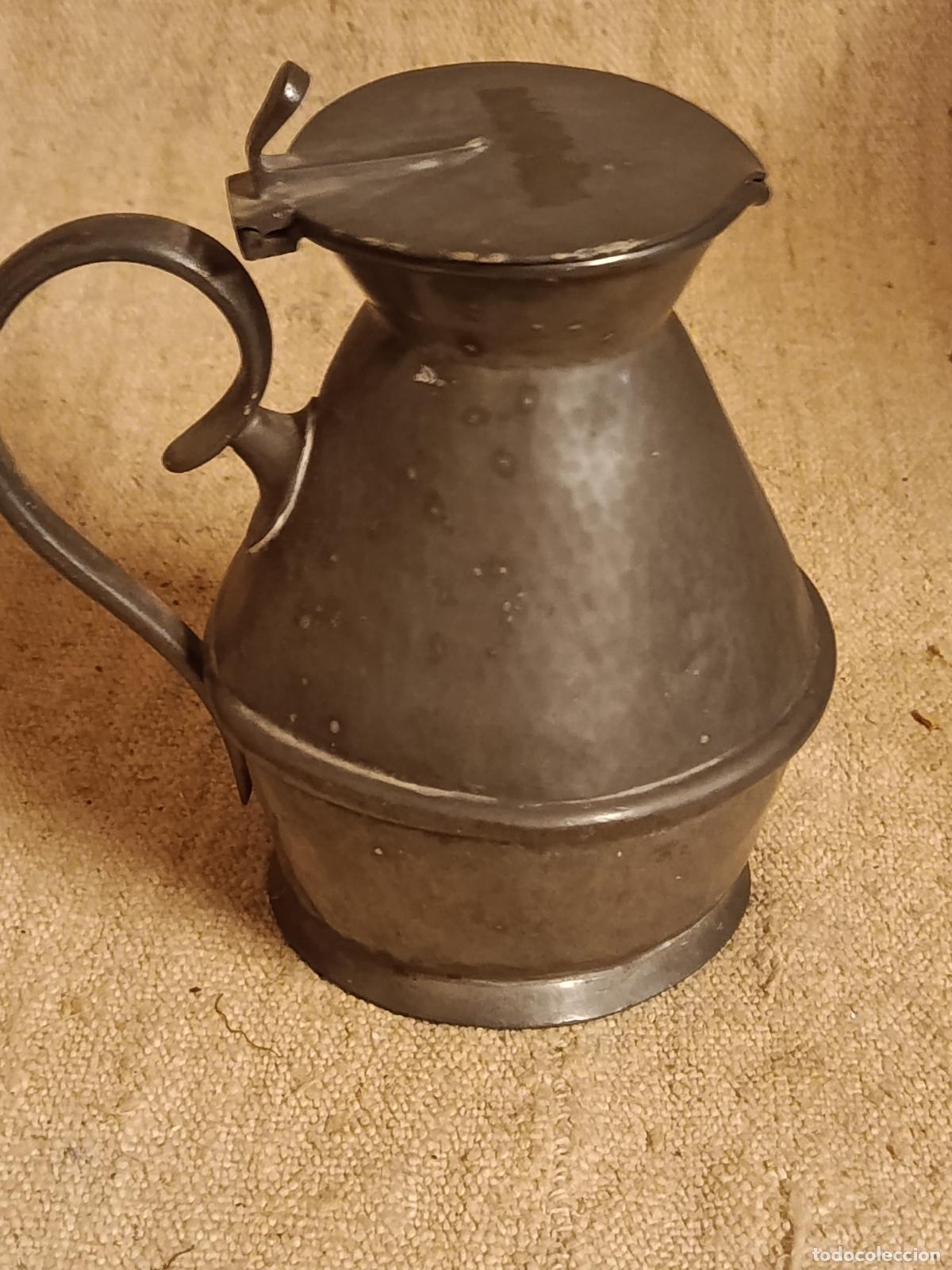 Antig&uuml;edades: jarra de esta&ntilde;o antigua