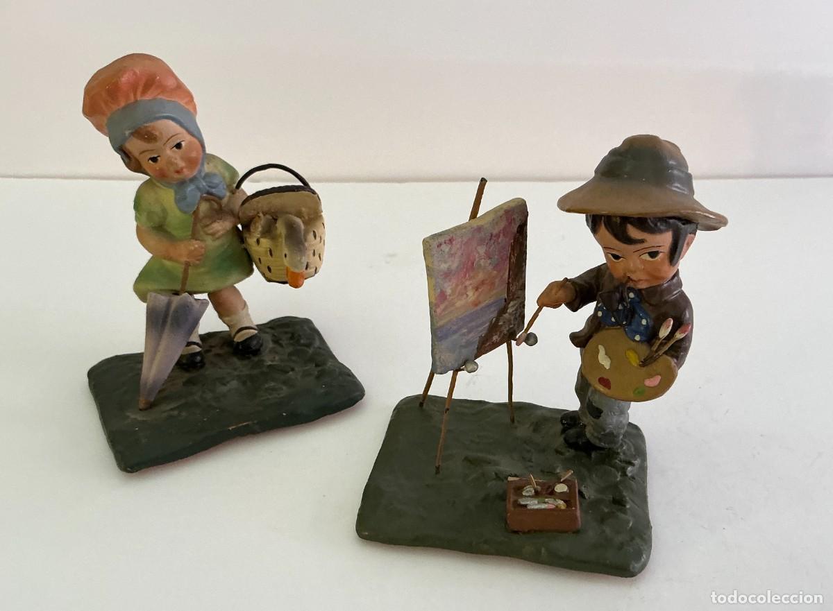 Antig&uuml;edades: Pareja de Figuras de Terracota Estilo Hummel. Ni&ntilde;o Pintor y Ni&ntilde;a con Ganso. Circa 1950