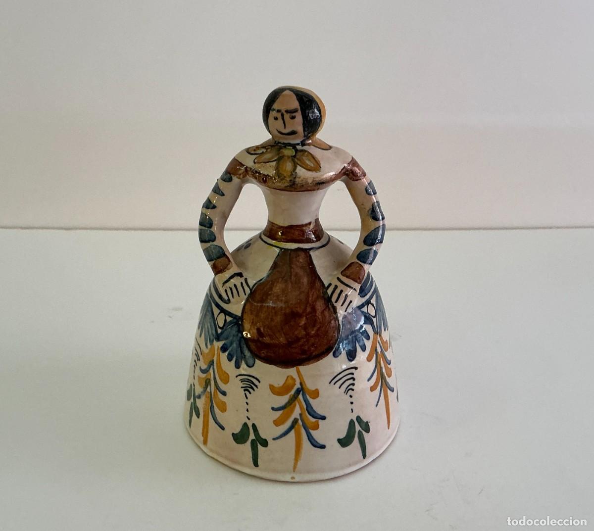 Antig&uuml;edades: Antigua Campanilla de Mesa Cer&aacute;mica &rdquo;Lady Bell&rdquo; Estilo Menina S.XX. Firmada