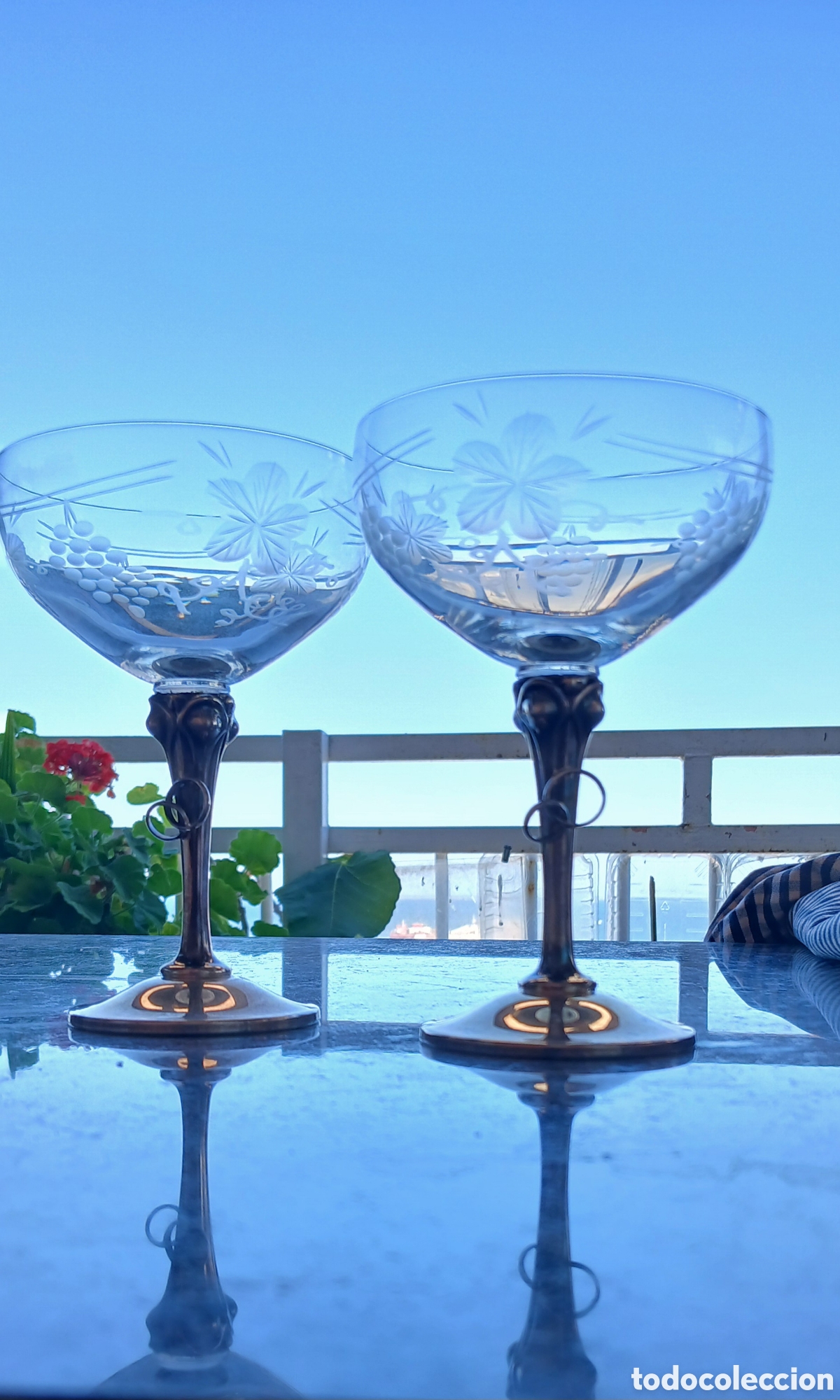 Antig&uuml;edades: Pareja de Copas de Champ&aacute;n Vintage (A&ntilde;os 50) - Cristal Tallado y Pie de Plata de Ley 925