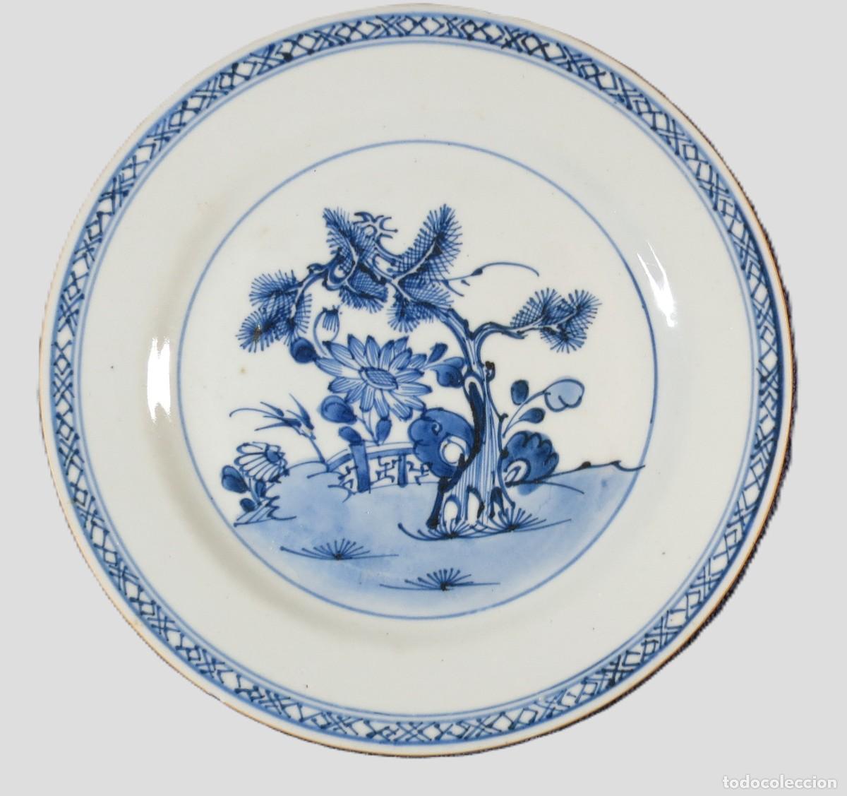 Antig&uuml;edades: Prato Companhia das &Iacute;ndias decora&ccedil;&atilde;o Azul e Branca Per&iacute;odo Qianlong 1735-1796