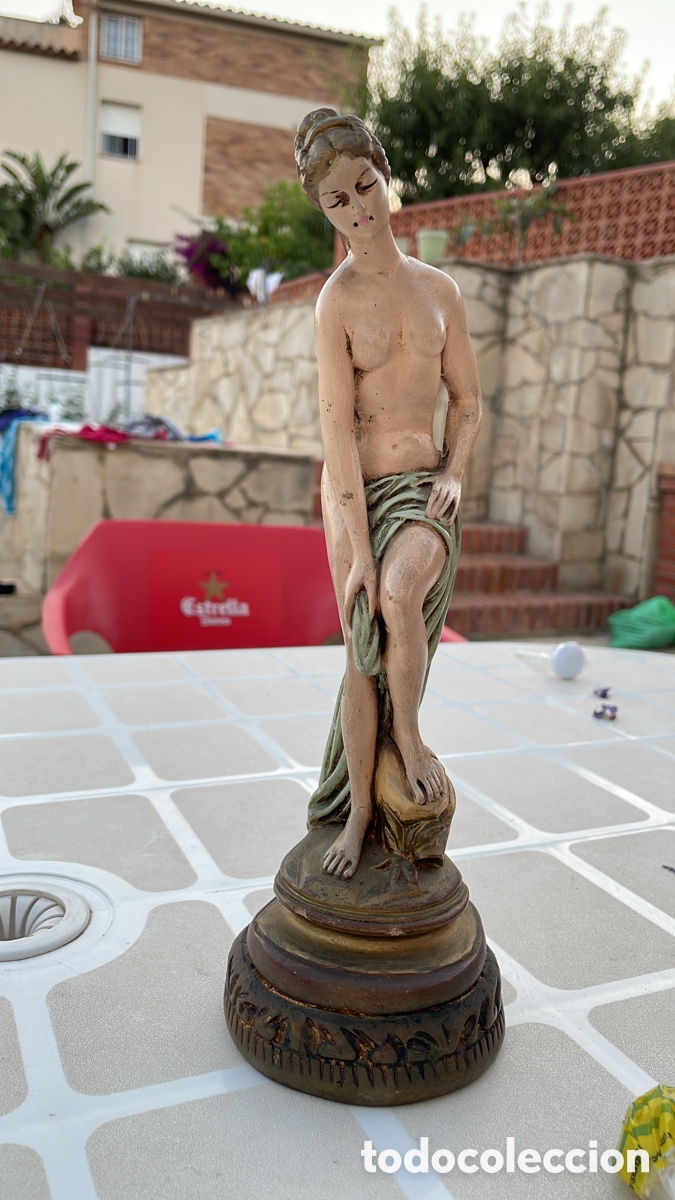Antig&uuml;edades: Estatuilla de escayola pintada a mano. Antig&uuml;edad