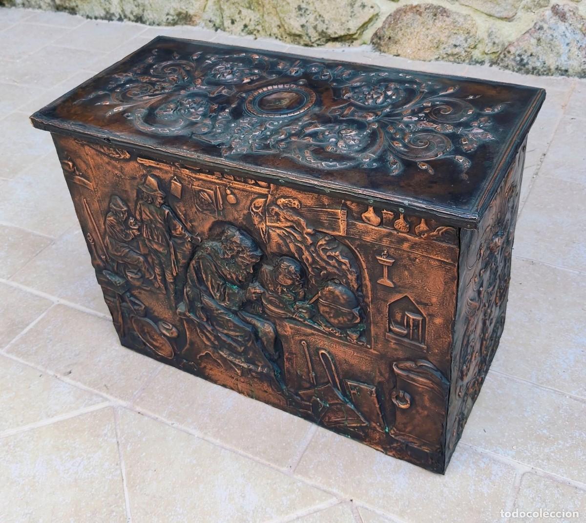 Antig&uuml;edades: Baul de cobre laminado