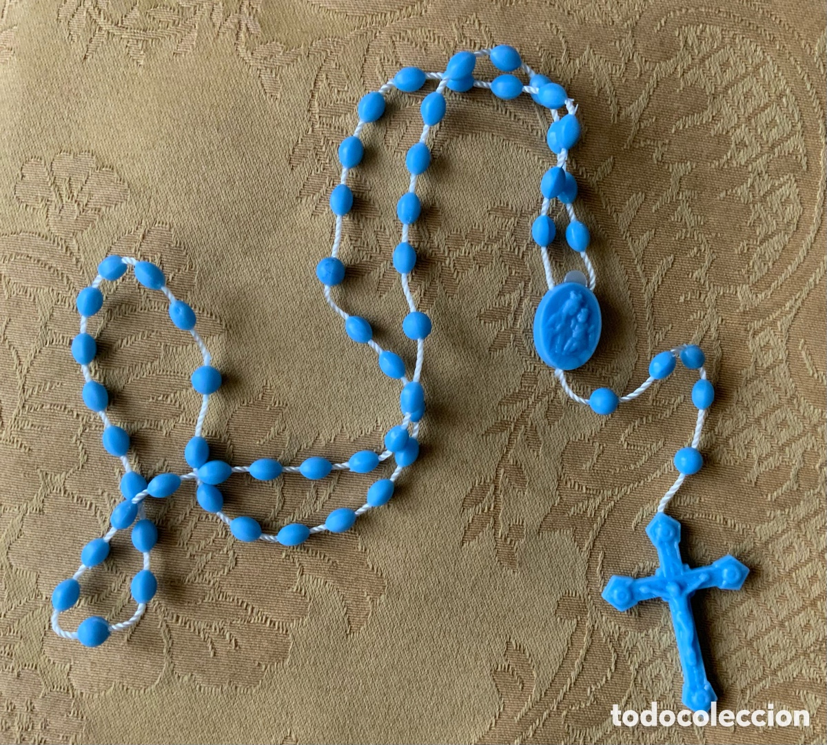 Antig&uuml;edades: ROSARIO PLASTICO AZUL A&Ntilde;O 60 VIRGEN DEL CARMEN