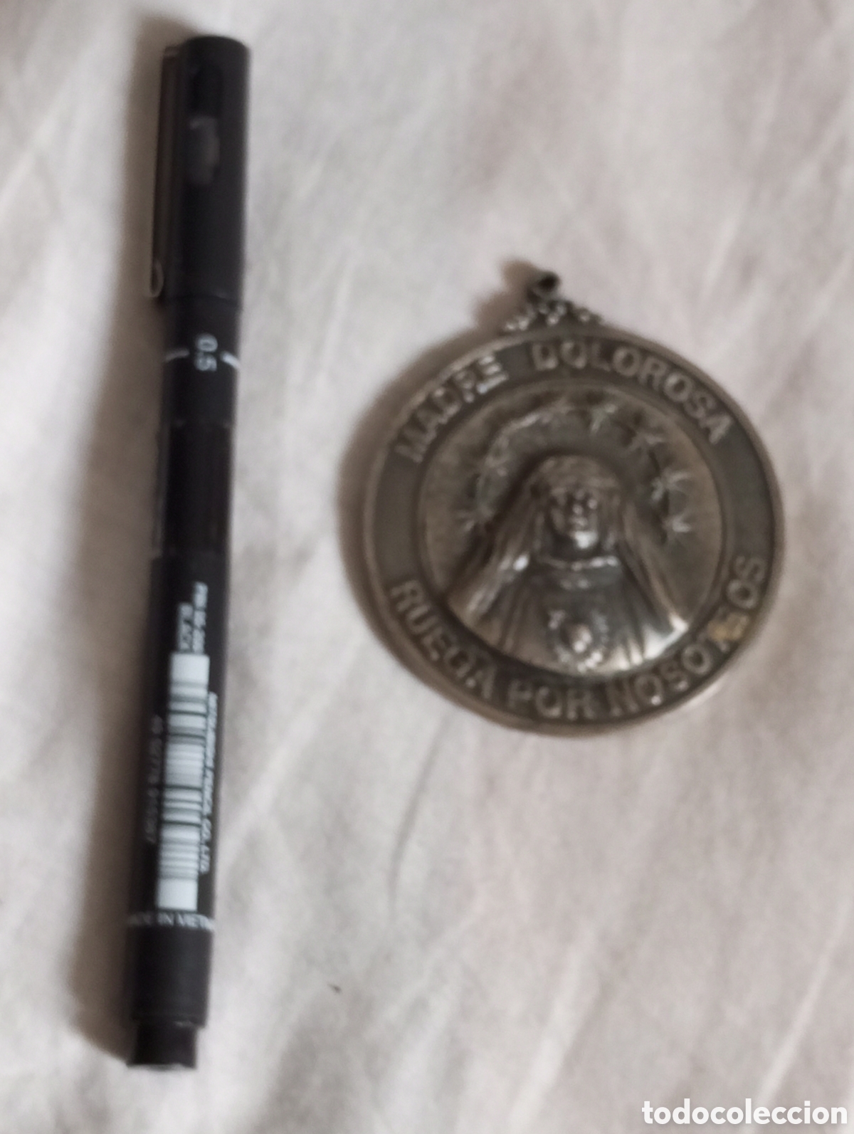 Antig&uuml;edades: Gran medalla congregaci&oacute;n mariana ecce m&aacute;ter tua C&aacute;diz madre dolorosa 5.5 cms diametro