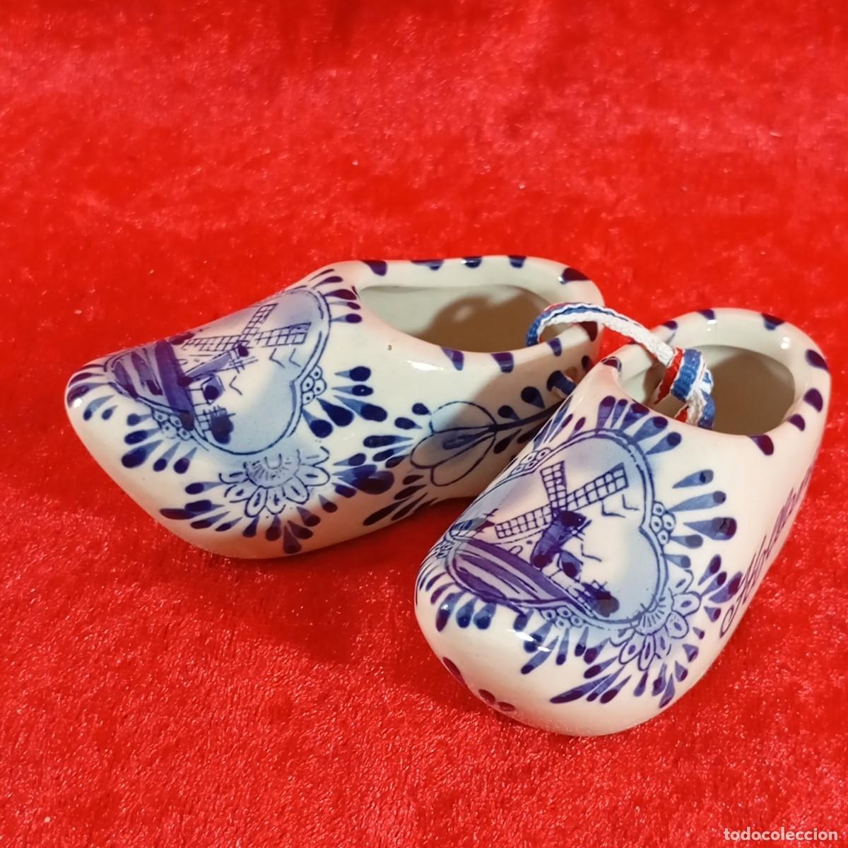 Antiquit&eacute;s: ZUECOS DE PASTORCILLA EN PORCELANA HOLANDESA - DELFT HOLLAND - HOLANDA - 8 CM / 3083