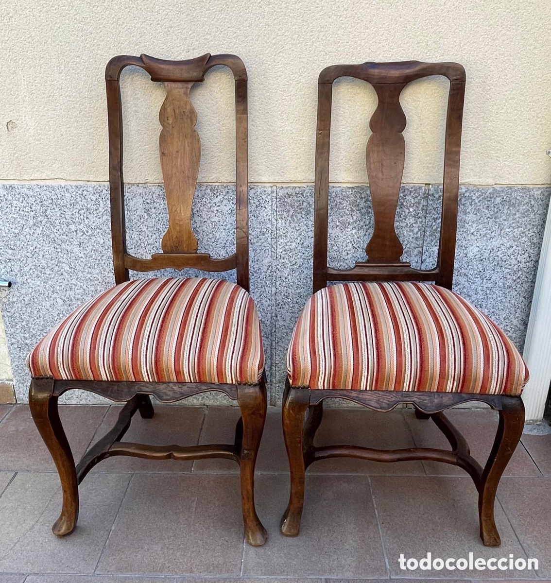 Antig&uuml;edades: Pareja de sillas estilo reina Ana. Siglo XVIII. Nogal.
