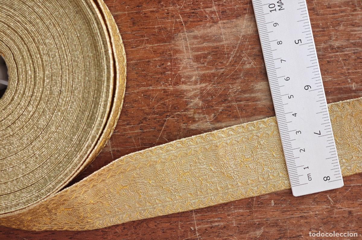 Antig&uuml;edades: Galones de oro de alta calidad de 4 cm. Precio por metro
