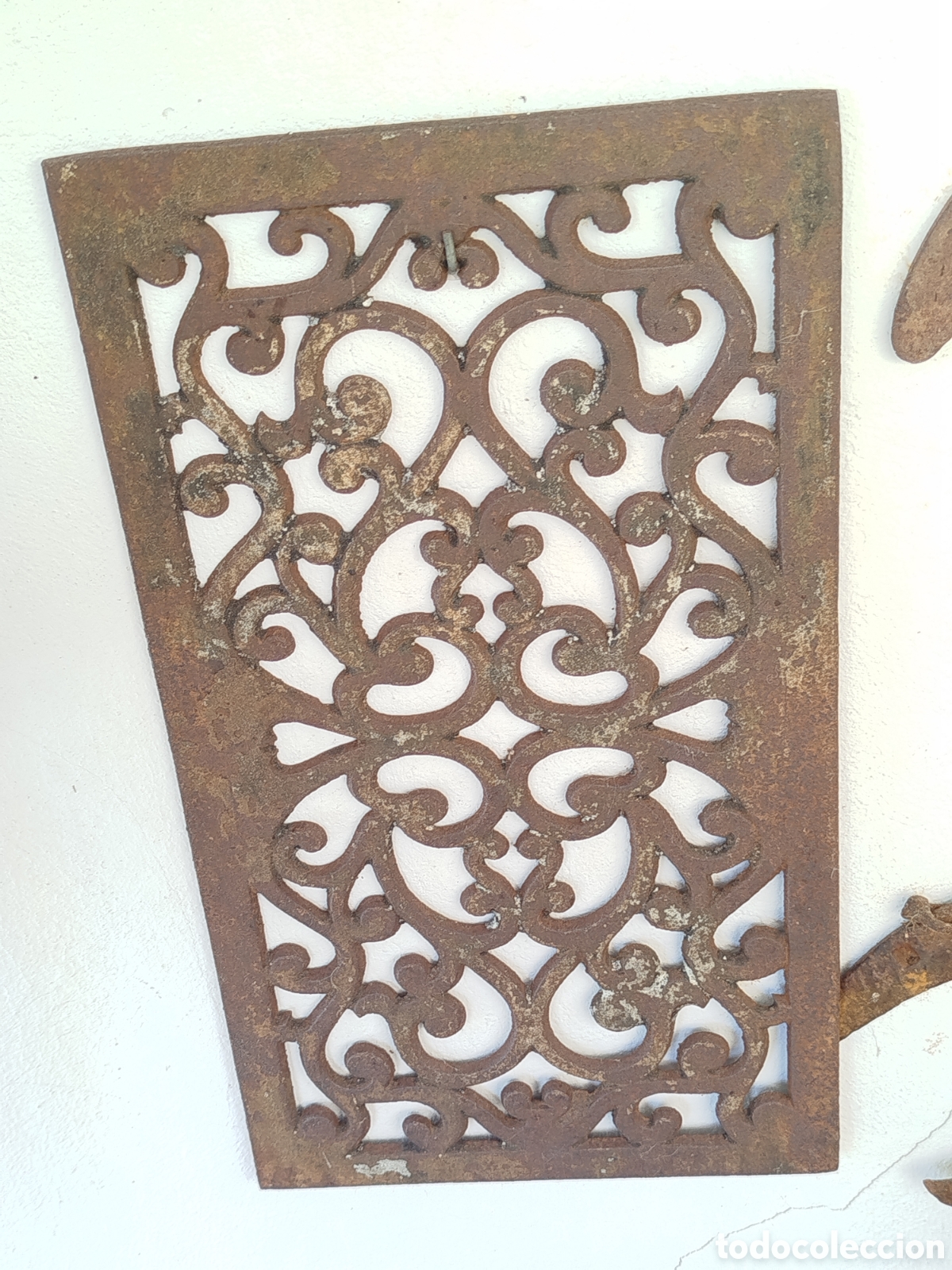 Antig&uuml;edades: Rejilla de hierro fundido ornamental