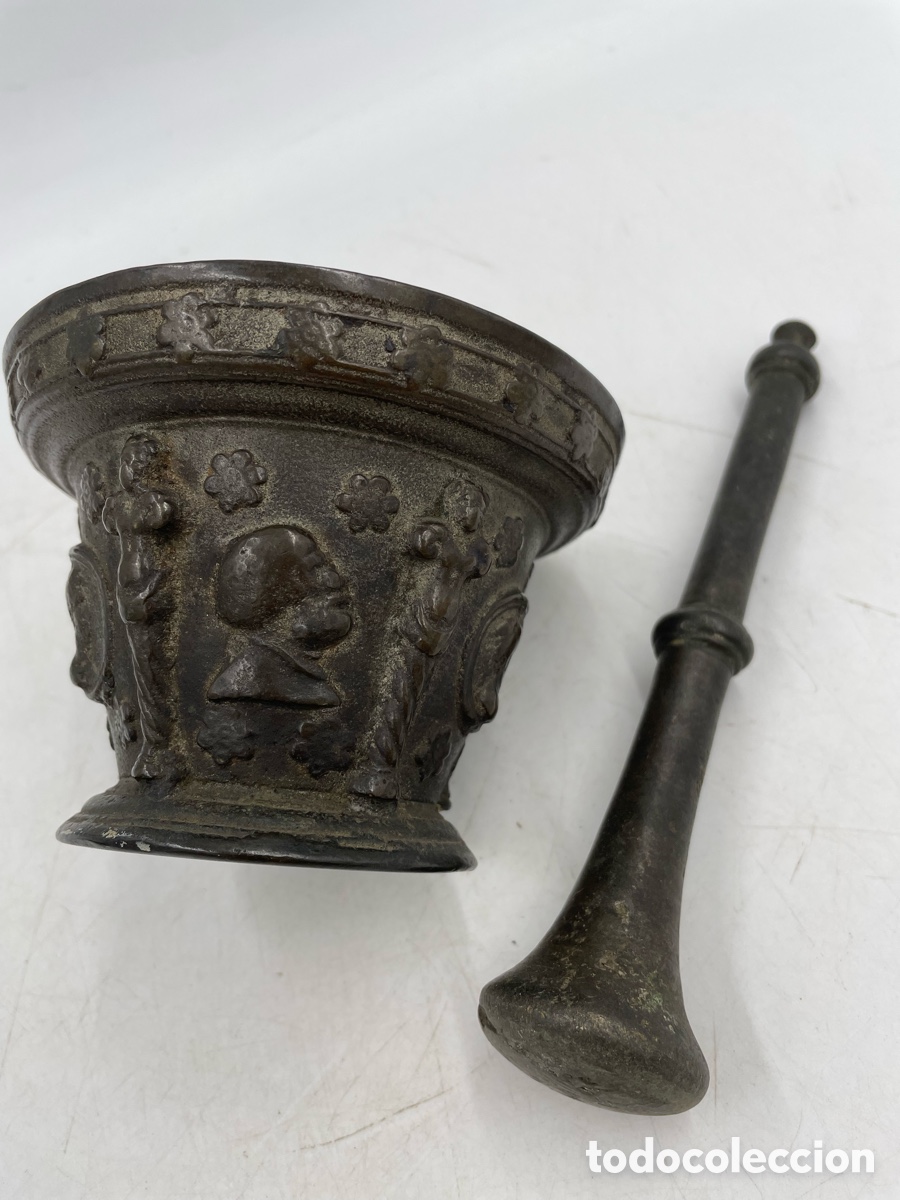 Antig&uuml;edades: Mortero o almirez antiguo de boticario en bronce.