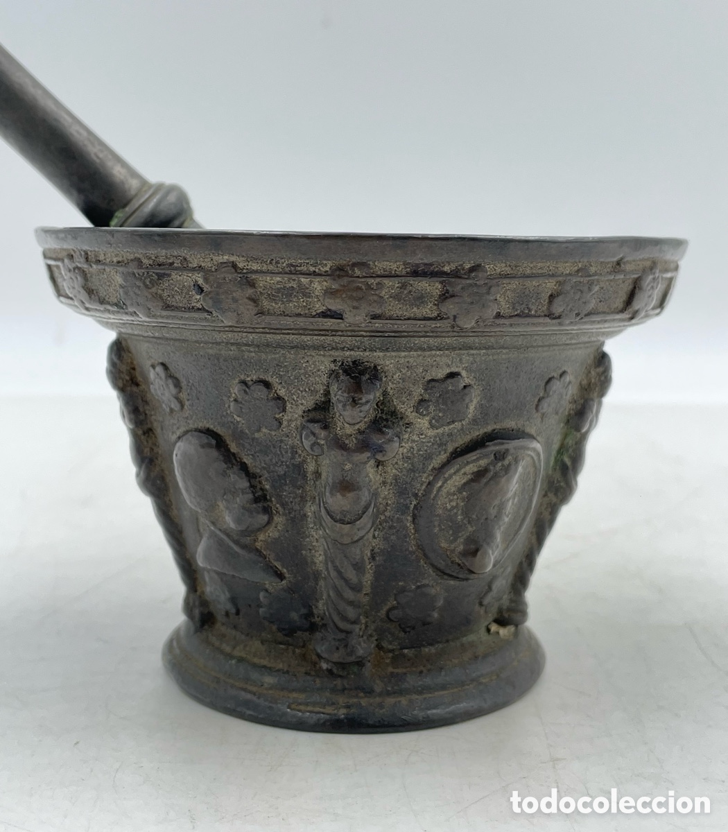 Antig&uuml;edades: Antiguo Mortero o almirez de boticario en bronce. Principios siglo XVII.