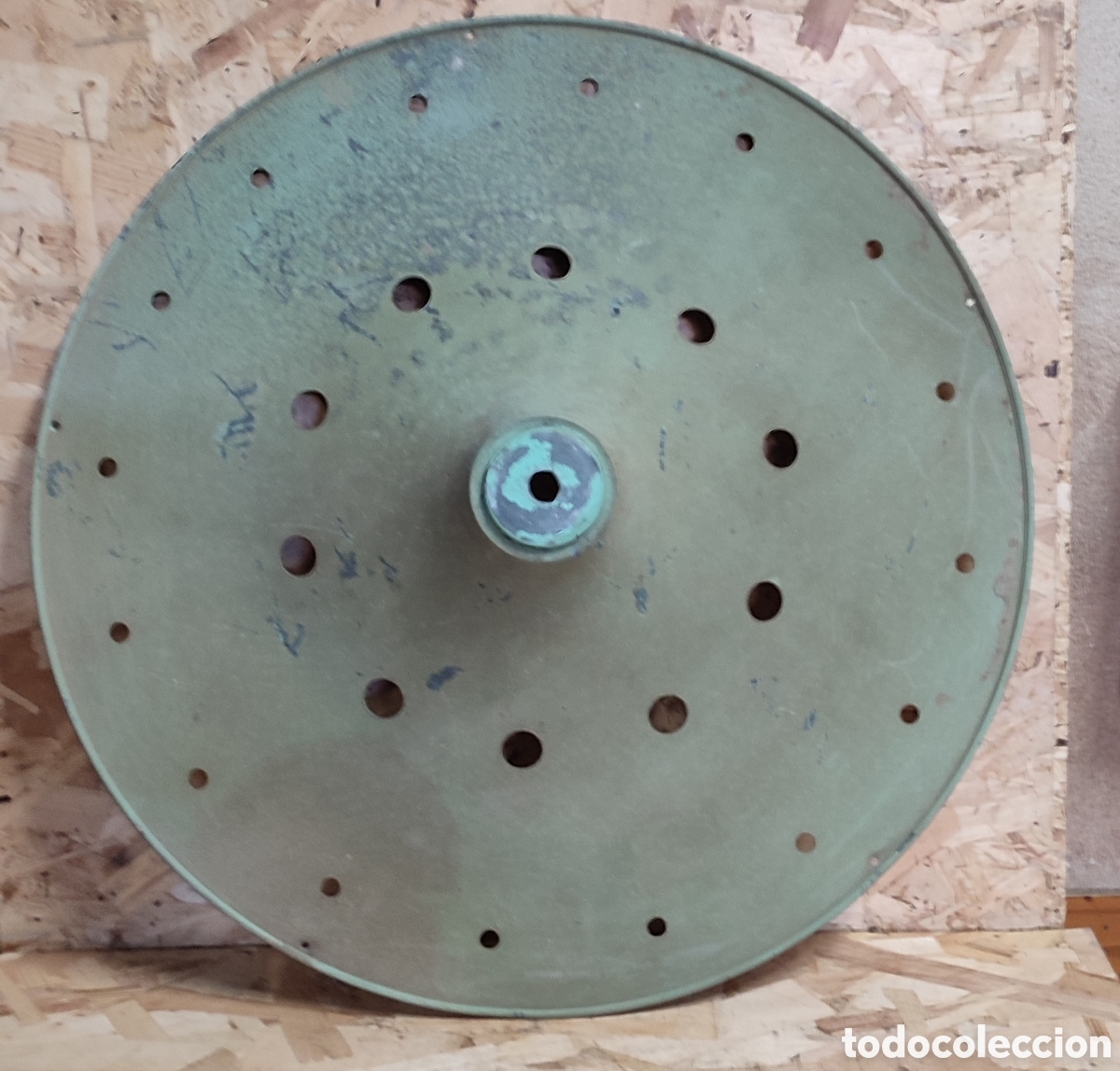 Antig&uuml;edades: Antiguo plato tulipa de lampara industrial de 50 cent&iacute;metros.