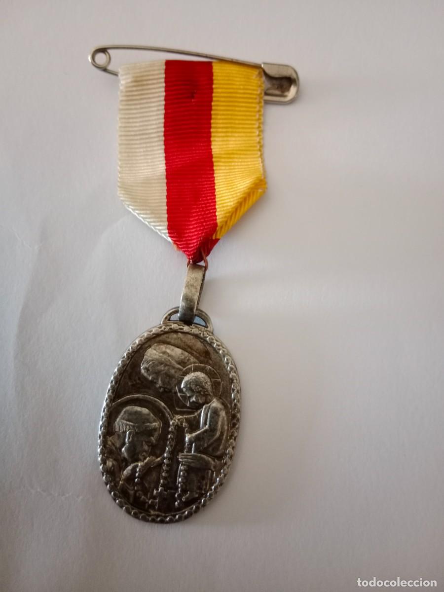 Antig&uuml;edades: MEDALLA RECUERDO PEREGRINACION DEL ROSARIO A N.D. DE LOURDES - 1960 - DESDE VALENCIA