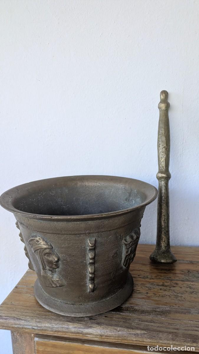 Antig&uuml;edades: Gran Mortero de Botica en Bronce Macizo &ndash; Escudo Hist&oacute;rico de Barcelona y Reyes de Arag&oacute;n