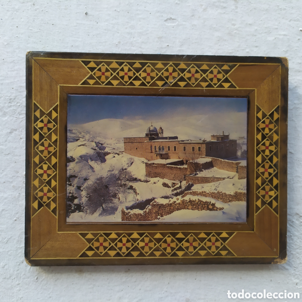 Antig&uuml;edades: Bonito cuadro enmarcado en taracea, Couvent Saint Serge, Maaloula, Syrie. Mide 20x16 cm. Presenta l