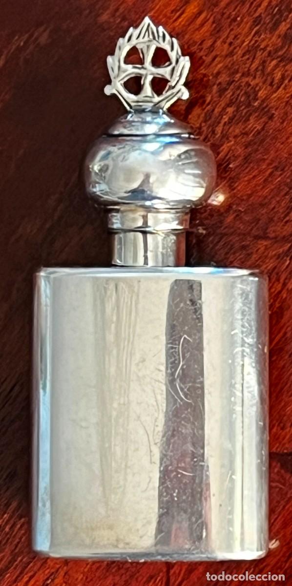 Antig&uuml;edades: ANTIGUO RECIPIENTE DE PLATA PARA PORTAR AGUA BENDITA FUERA DE LA IGLESIA..SIGLO XIX, DENTRO EN EL T