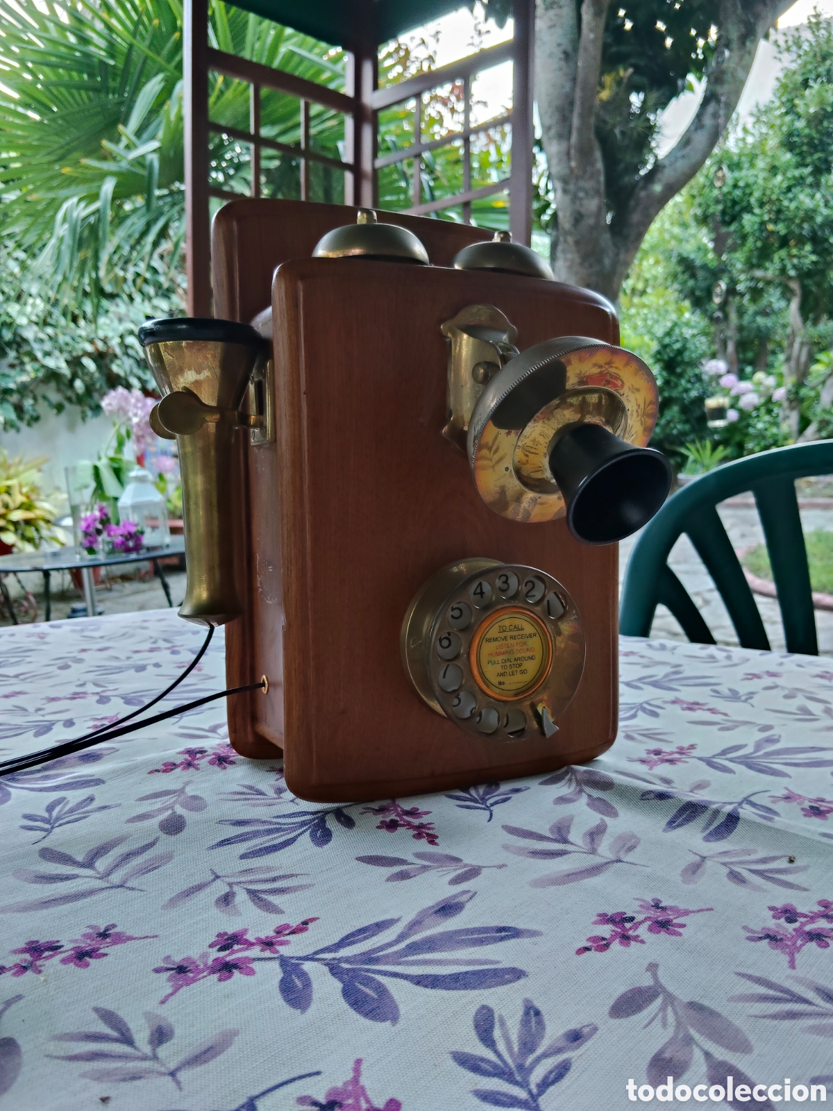 Antig&uuml;edades: Magn&iacute;fico tel&eacute;fono antiguo de pared