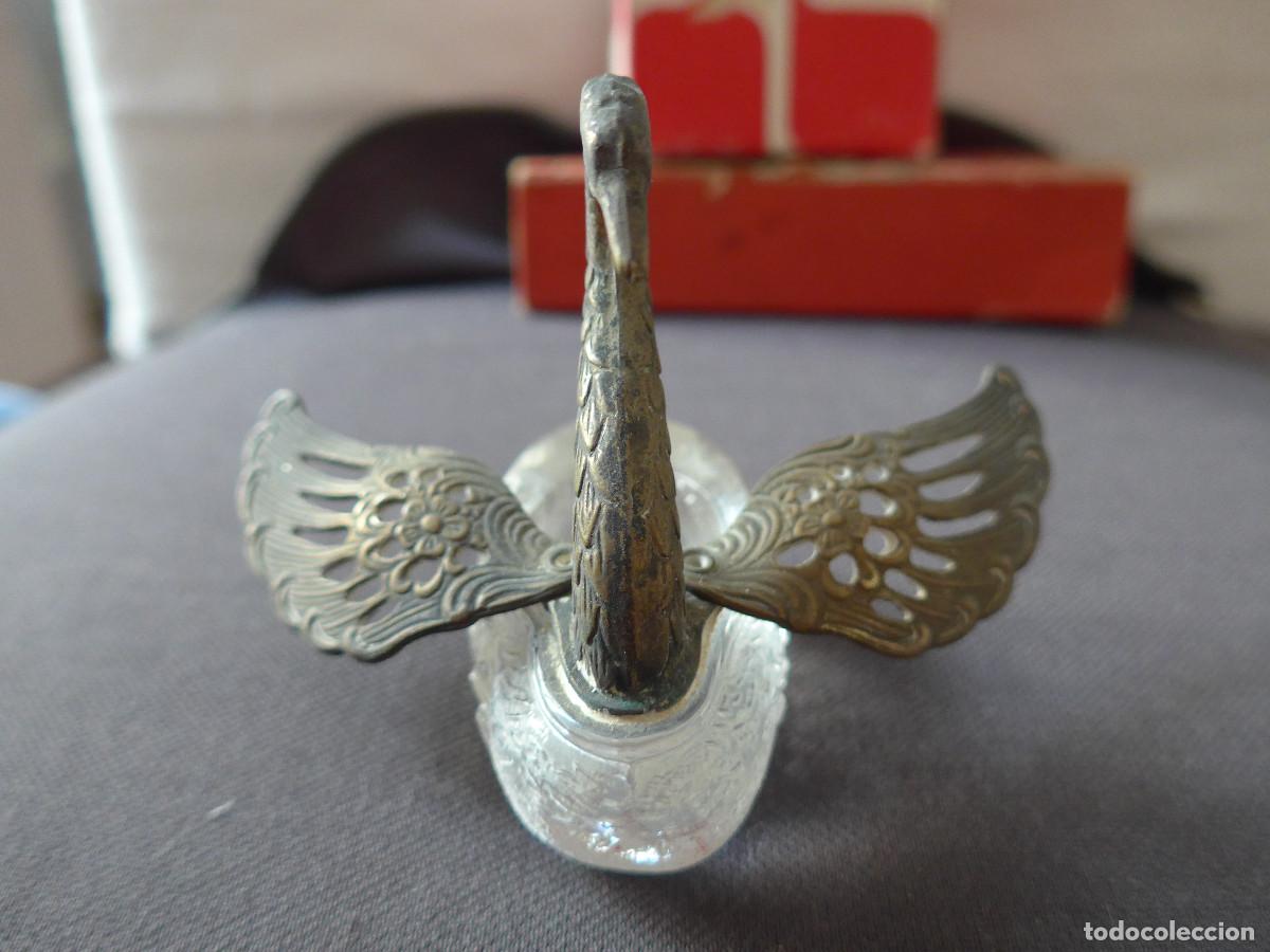 Antig&uuml;edades: SALERO DE METAL Y CRISTAL EN FORMA DE CISNE
